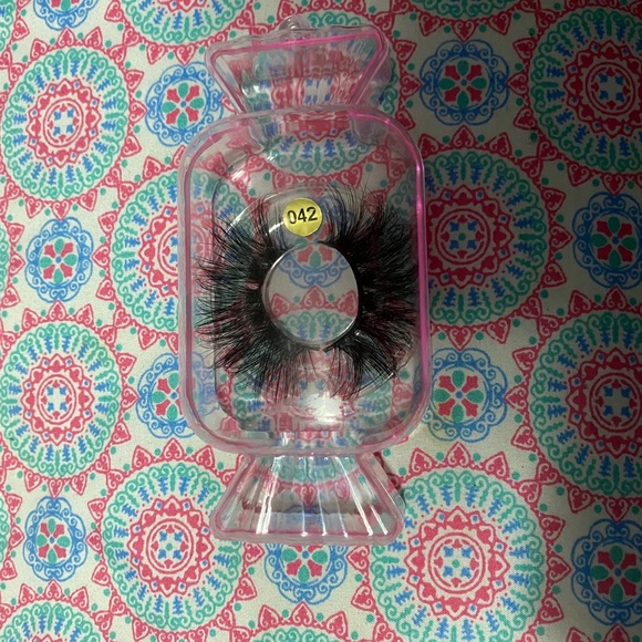 Eyelashes - Picture 3 of 3